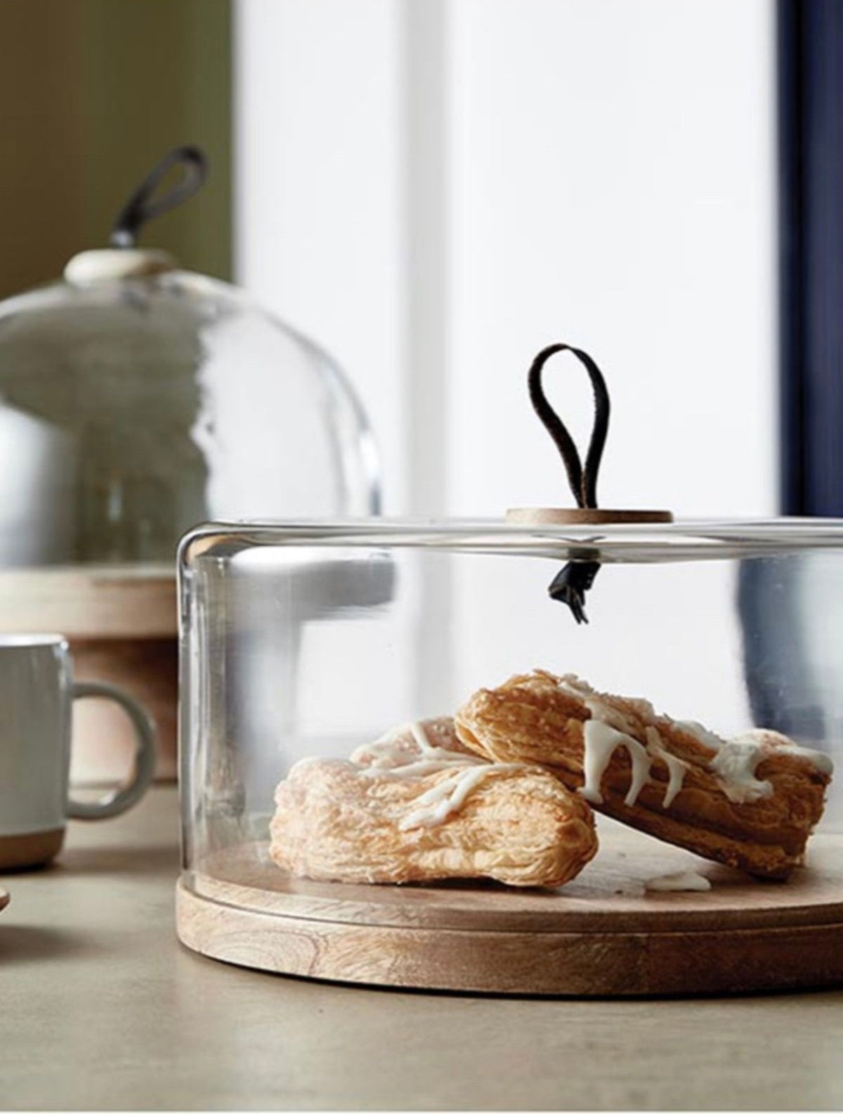 Mango Wood Stand With Glass Dome measuring 11D