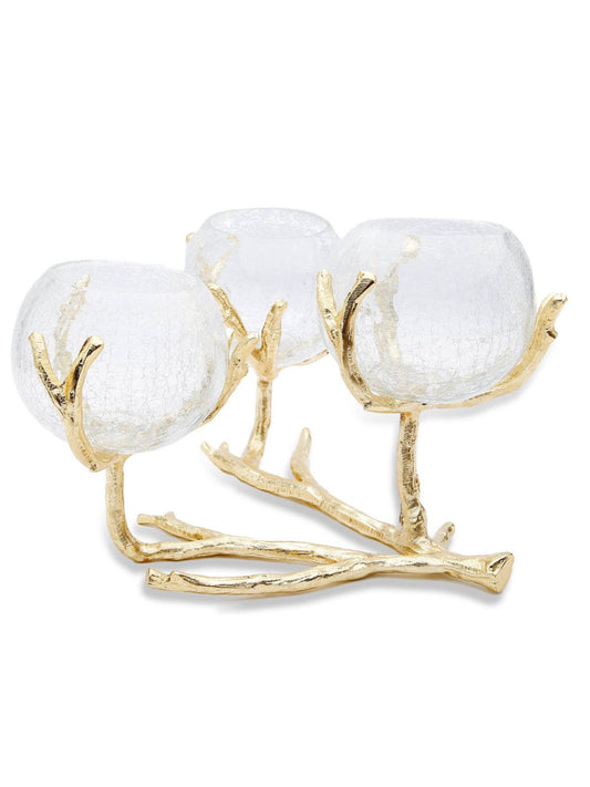 The Alani 3 Glass Centerpiece Bowl With Gold Branches is the perfect piece to showcase on any table setting. It can be filled with your choice of flowers for long-lasting beauty.