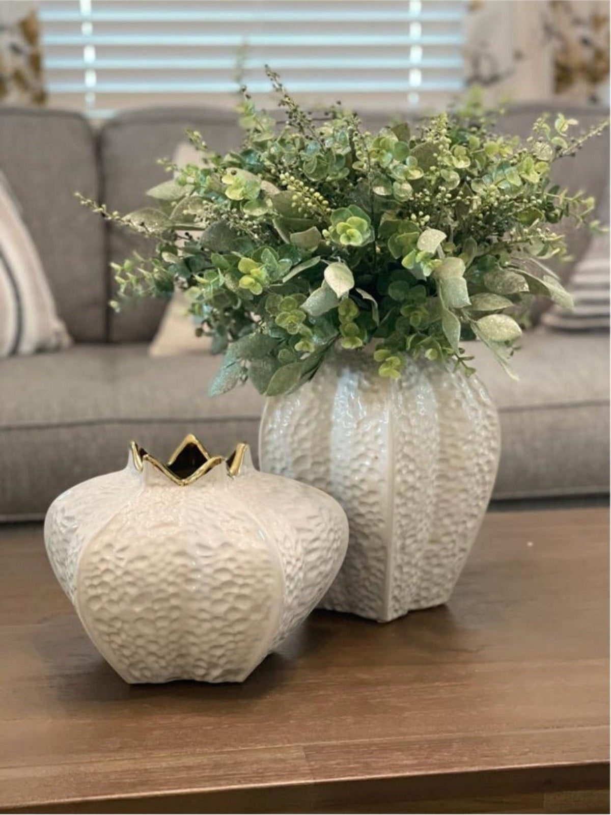 This elegantly crafted white and gold pomegranate ceramic vase will definitely beautify your home decor. These stunning vases have a fun shape and look so beautiful with your favorite faux florals!