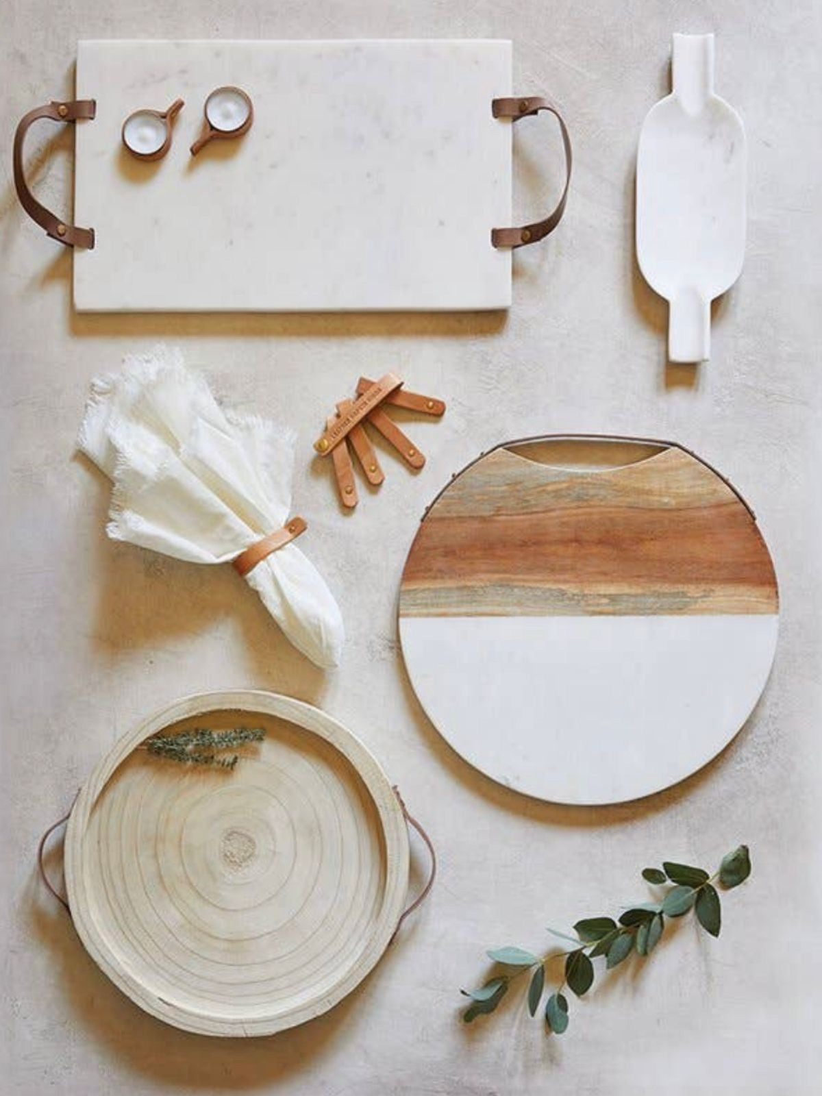 This 16 inch L Rectangular serving tray features white marble and brown leather handles for easy carrying. Stylish and completely versatile tray that can be used to elegantly display items around the kitchen or around the house. Sold by KYA Home Decor