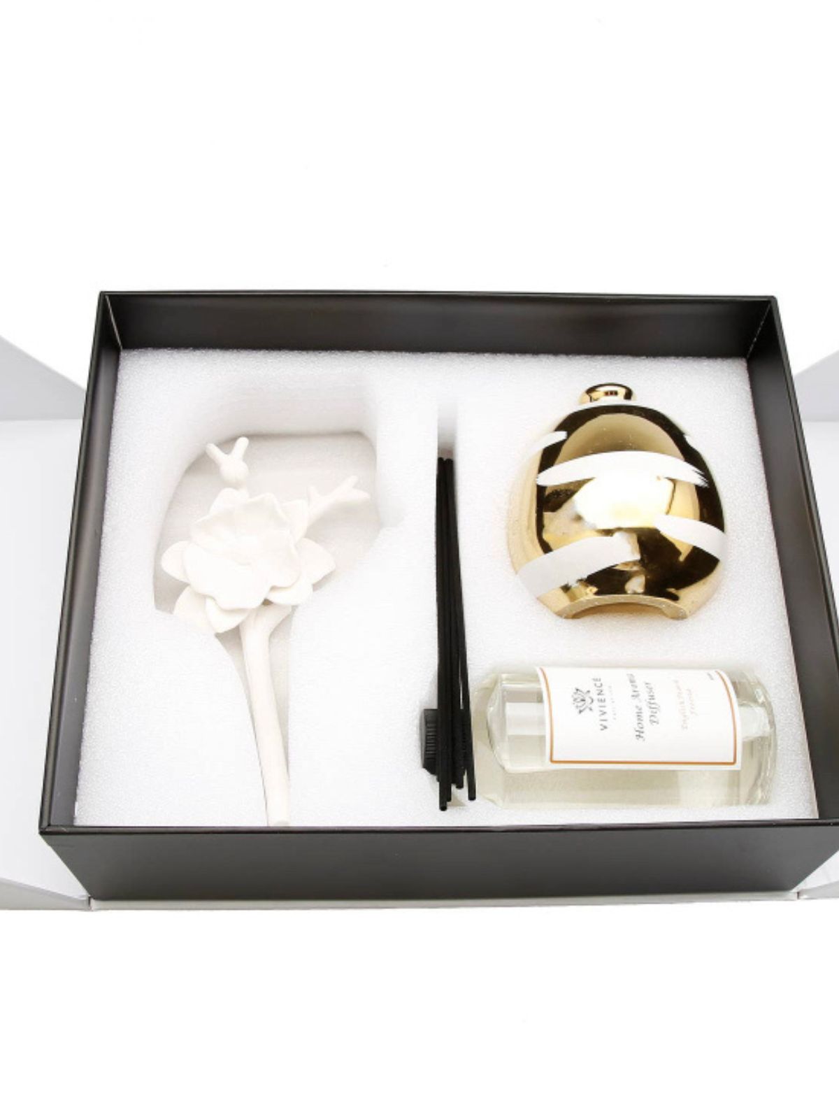 This Gold bottle with White Brush Design Diffuser will scent your room with a fruity fragrance of English Pears and Freesia.