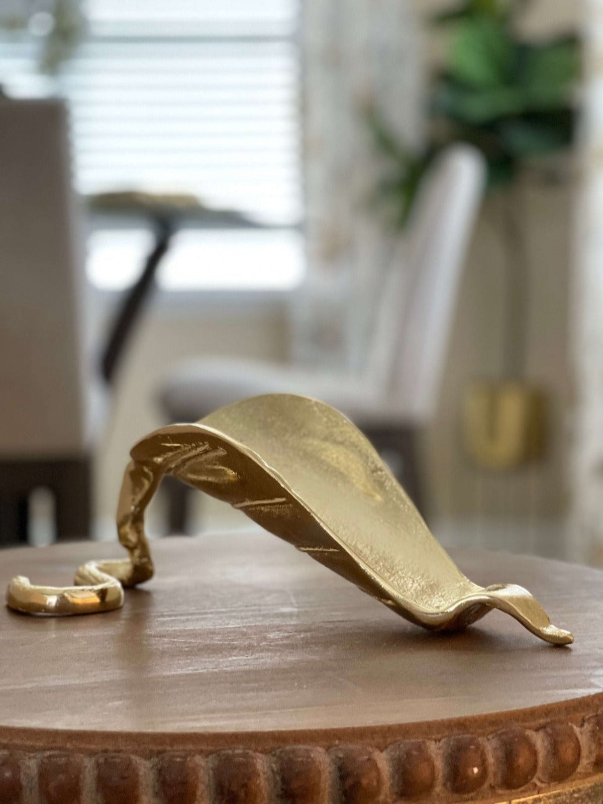 With a charming gold leaf design, display your favorite bottles of wine in your home with the Tree Leaf Bottle Holder. The rack features an elegant gold finish that looks great while holding up your favorite bottle of wine!