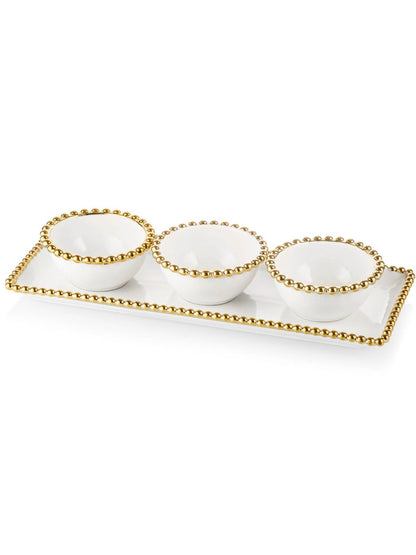 Augment your table decor with this beautiful 3-bowl white and gold beaded dish. Featuring three small-sized bowls, it's perfectly proportioned to serve creamy dips or sauces during dinner parties. 