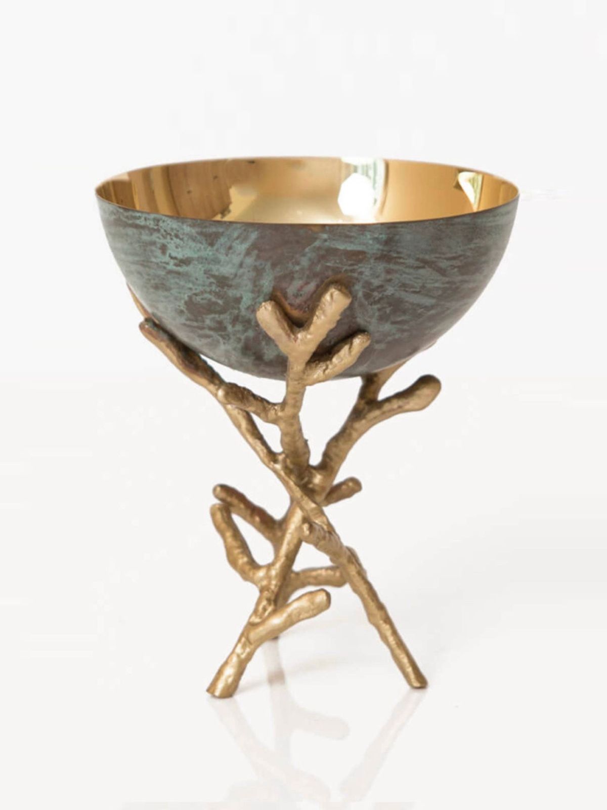 Complete your home with this lovely nature inspired branch elevated bowl. These are the perfect addition for every home decor to impress your guests.