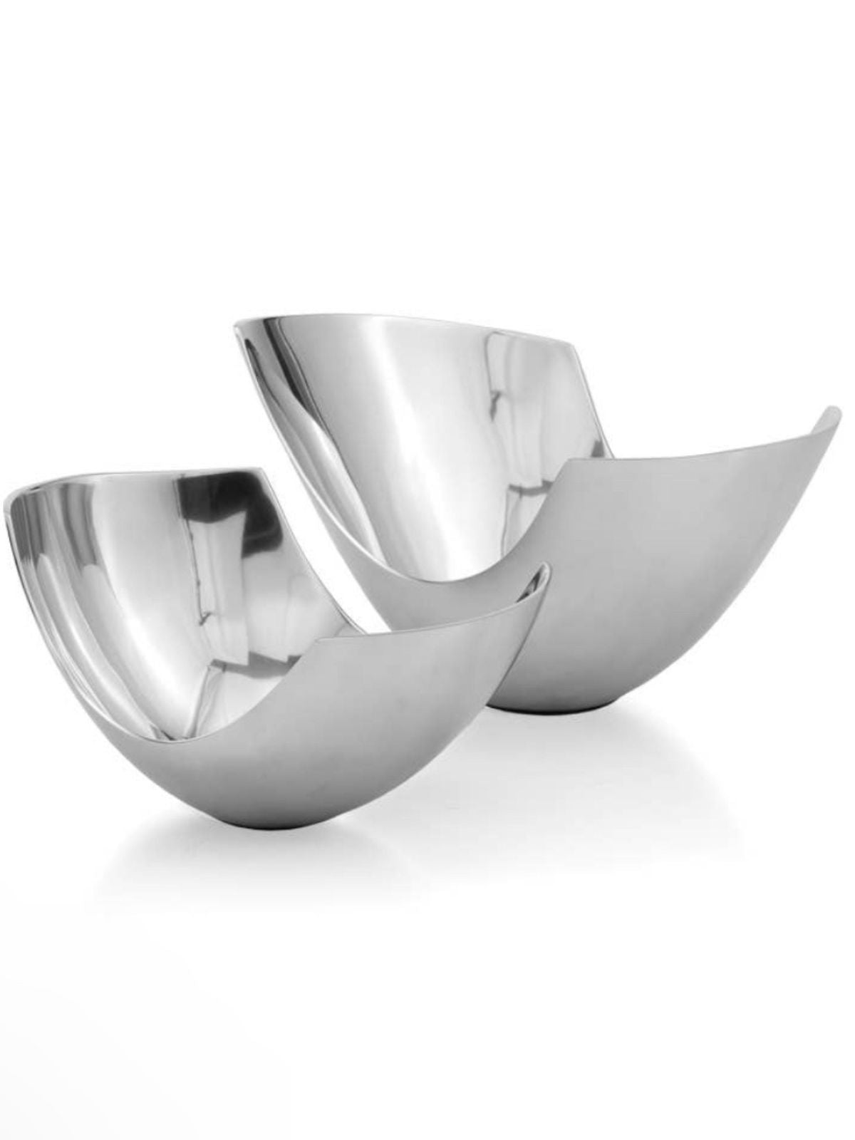 This set of 2 shiny silver decorative bowls are made from stainless steel material.