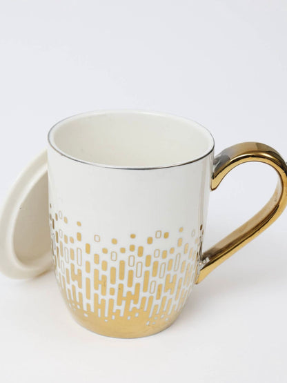This white and gold design mug with a ceramic lid has a timeless look and is sure to elevate your coffee station!