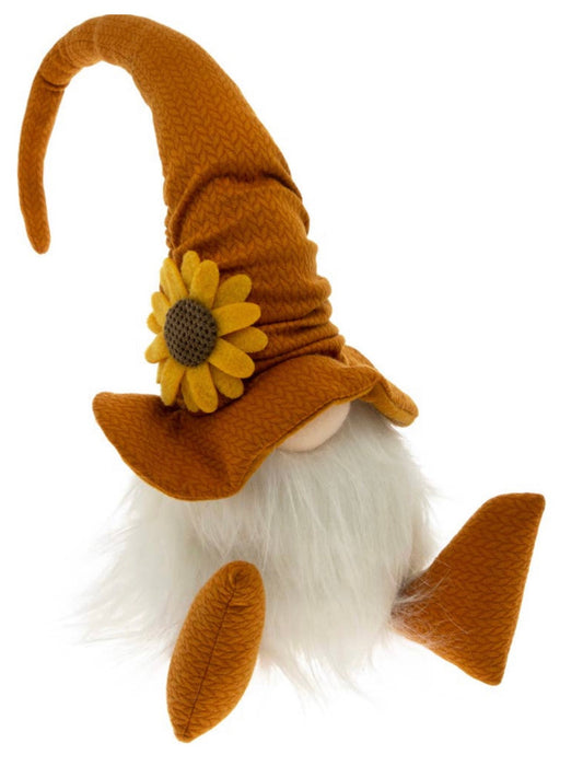 Get ready for the harvest season with the Gerome Sunflower Hat Gnome. Featuring a sunflower hat, this seasonal gnome looks perfect with your other decor or as an eye-catching centerpiece.  