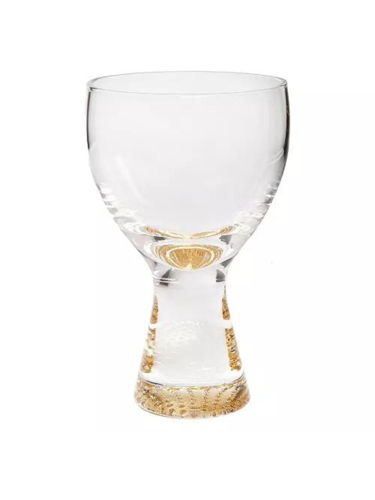 Elevate your occasion with these impressive water glasses. Its beautiful attractive gold-tone reflection bottom along with the clear glass makes it look extremely amazing.