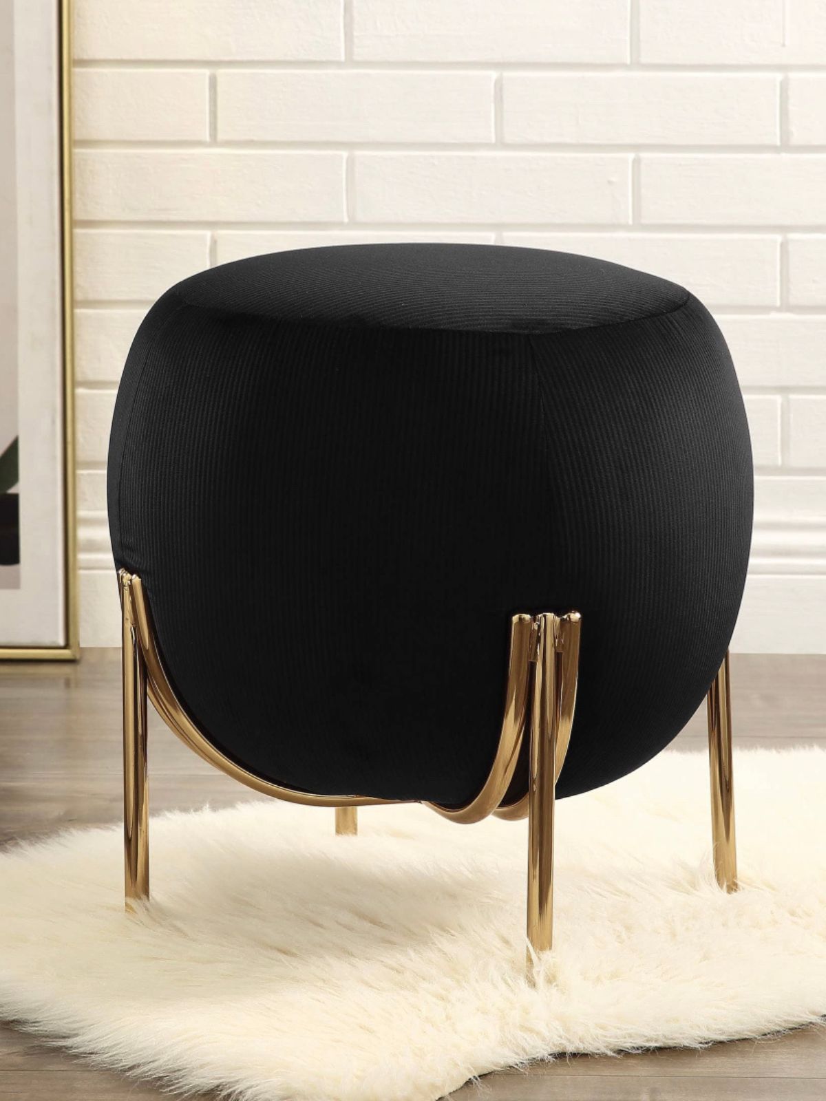 The Sprassi ottoman is ideal to be a footstool or a platform to stack your favorite readings, this round piece is featuring fully padded seat in velvet fabric with metal straight leg.