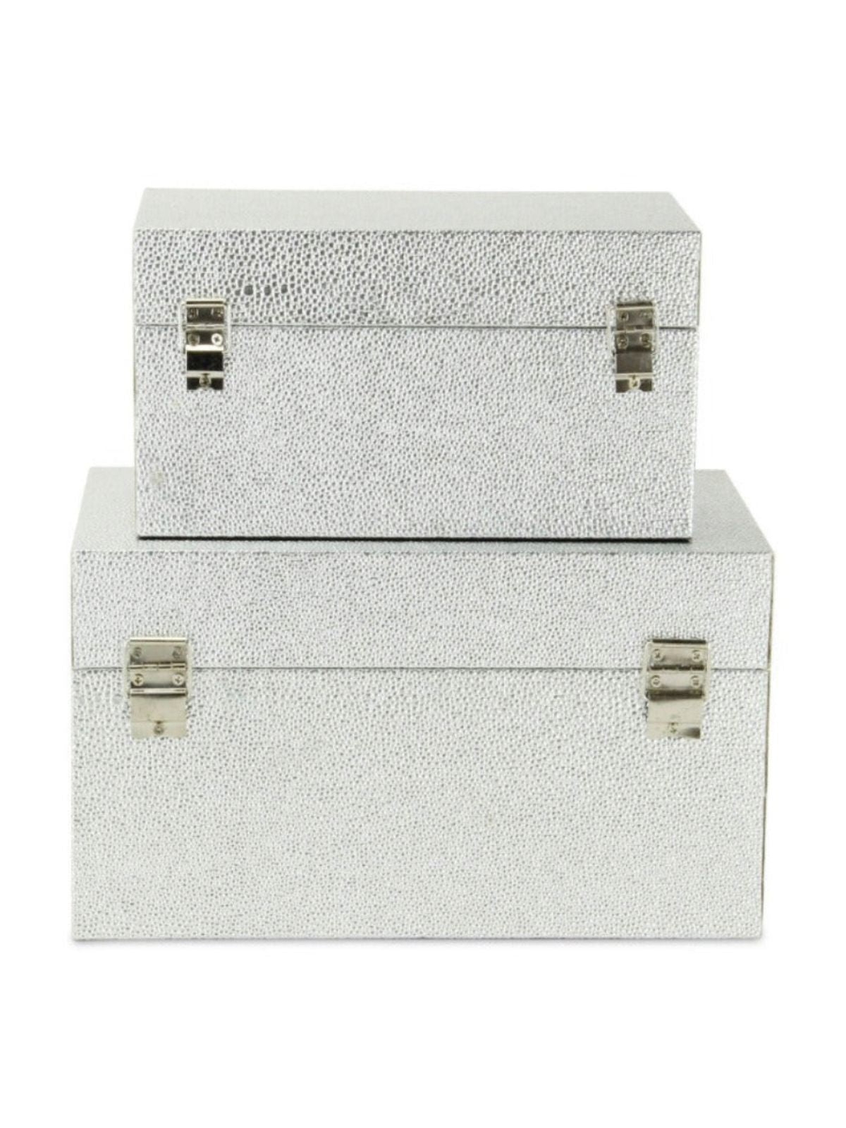 Keepsake boxes have provided a unique elegant touch to many spaces. Perfect for storing treasured items, they provide an eye-catching and warm look. The Doppia Felicita Box Set features a silver shagreen body with a Happiness symbolic front handle!